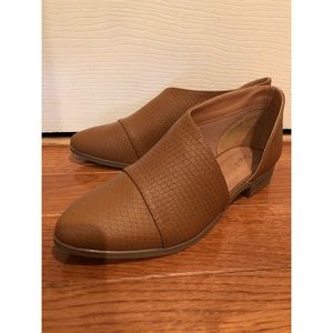 Brand new cognac brown Qupid side cut out flats